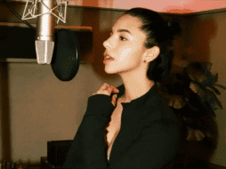 Pepe Aguilar confesó que está dejando vivir en paz a su hija Ángela y a su yerno Christian porque él quiere vivir su vida en paz. ESPECIAL/Instagram/ @angela_aguilar_.