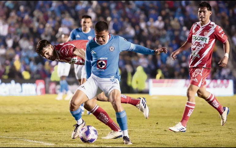 La Máquina sumó su tercer triunfo seguido y noveno en 11 partidos de Liga MX. EFE/J. Méndez