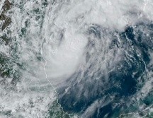 Sus vientos máximos sostenidos son de 130 km/h, rachas de 155 km/h y desplazamiento hacia el este a 9 km/h. ESPECIAL