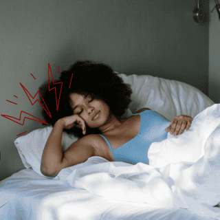 ¿Duermes con las muñecas dobladas? Esto dice tu cuerpo