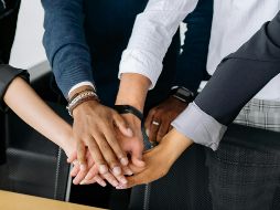 Este es el listado de colores a vestir que propone la IA para llegar al éxito. ESPECIAL / Yan Krukau