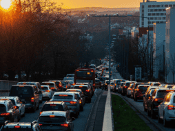 Si el conductor es detenido y no cuenta con el documento necesario para transitar por las calles del país, será multado con 2 mil 171 pesos. Pixabay