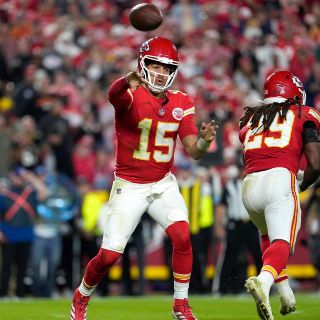 Mahomes y los Chiefs siguen invictos