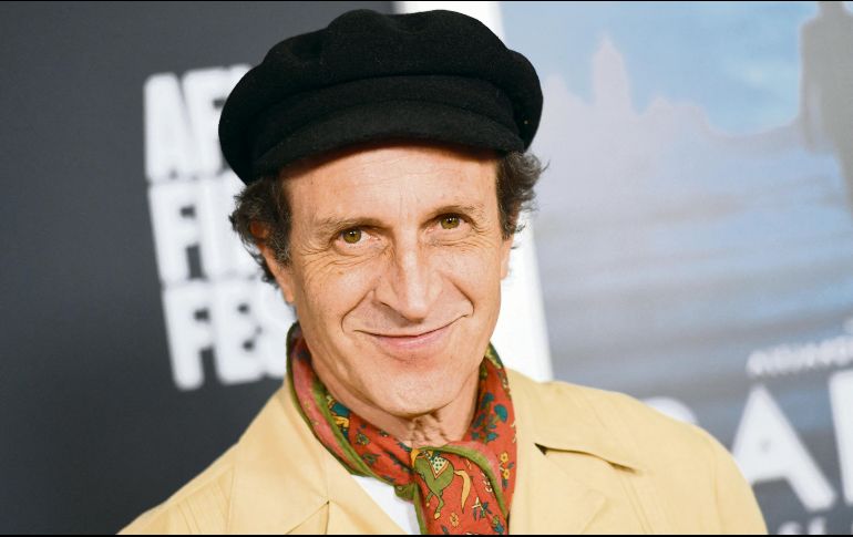 Daniel Giménez Cacho se sienta en la silla del director para dirigir el filme “Juana”, un drama sobre una periodista. AFP