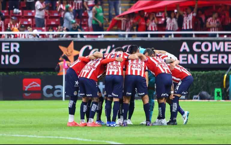 Pese a los malos resultados recientes, Chivas aún tiene en sus manos la clasificación a la liguilla. IMAGO7/J. Cubeyro