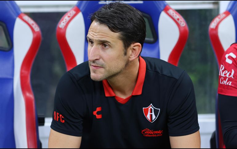 Por ahora, el Clásico Tapatío le ha dado un respiro, pero Beñat San José sabe que su margen de error es cada vez más reducido. IMAGO7