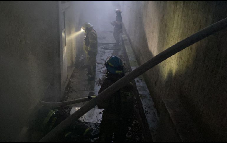 En 10 días se registraron cuatro incendios en la ZMG, dos en tiendas de autoservicio y dos más en lotes de vehículos. CORTESÍA/Protección Civil y Bomberos de Jalisco.