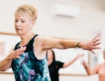 Existen diversas maneras de mantenerse activas a cualquier edad y en cualquier situación, lo que refuerza tanto la salud física como mental. Unsplash