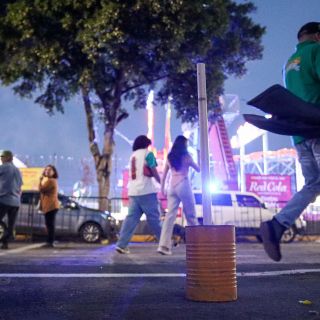Hacen su ‘agosto’ cocheras particulares y ‘apartalugares’ en las Fiestas de Octubre
