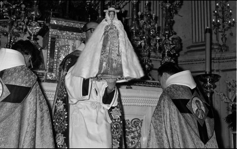 Exposición de la imagen de la Virgen de Zapopan. Romería de 1967. EL INFORMADOR/ARCHIVO