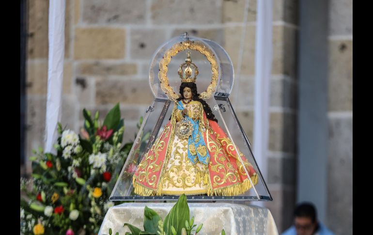 La Virgen será llevada a la Catedral Metropolitana de Guadalajara, donde pasará la noche en espera de la misa de despedida que se llevará a cabo a las 5:00 horas. EL INFORMADOR/ A. Navarro.