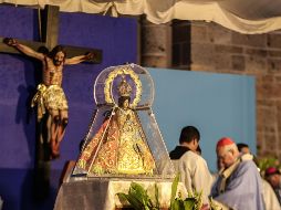 La Virgen será llevada a la Catedral Metropolitana de Guadalajara, donde pasará la noche en espera de la misa de despedida que se llevará a cabo a las 5:00 horas. EL INFORMADOR/ A. Navarro.