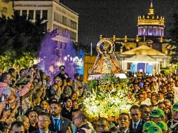 La Generala regresa a casa acompañada de miles de fieles que la custodian. EL INFORMADOR/ A. Navarro