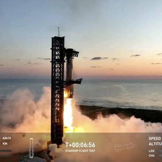 SpaceX recupera en pleno vuelo propulsor de megacohete (VIDEO)