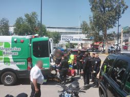 Esta tarde elementos de la Comisaría de la Policía Preventiva Municipal de Tlajomulco ayudaron a una mujer de 28 años para dar a luz a su bebé. ESPECIAL