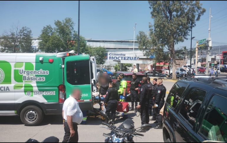 Esta tarde elementos de la Comisaría de la Policía Preventiva Municipal de Tlajomulco ayudaron a una mujer de 28 años para dar a luz a su bebé. ESPECIAL