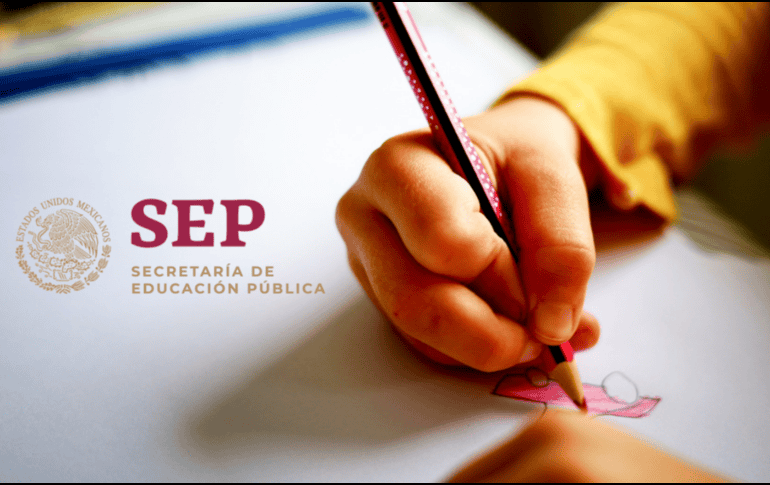 Se dotará a las escuelas de instrumentos musicales para que los estudiantes puedan explorar y desarrollarse en el ámbito artístico, potenciando su creatividad y expresión personal. Unsplash