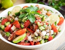 La quinoa es un pseudocereal que se ha convertido en un componente esencial en dietas saludables, gracias a su impresionante perfil nutricional. Unsplash