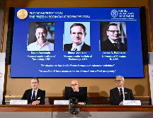 La Academia de las Ciencias de Suecia otorgó el Premio Nobel de Economía a tres teóricos de la pobreza. EFE / EPA / Christine Olsson / TT SWEDEN OUT