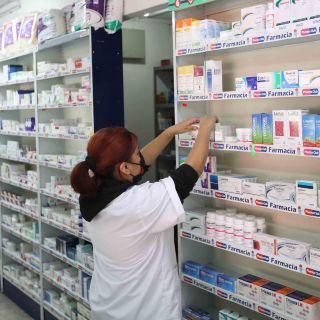 Inai pide a Cofepris publicar lista de medicamentos falsificados