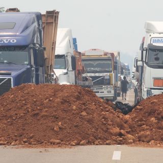Seguidores de Evo Morales inician bloqueos en el centro de Bolivia