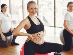 Incorporar ejercicio moderado durante el embarazo puede ser altamente beneficioso para el desarrollo del bebé. CANVA