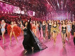 La modelo Tyra Banks fue una de las estrellas de la noche. AFP