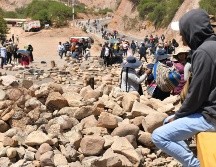 Los simpatizantes de Morales mantienen los bloqueos en defensa del líder oficialista. EFE/J. Ábrego