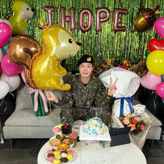 Un miembro más de BTS sale avante del servicio militar