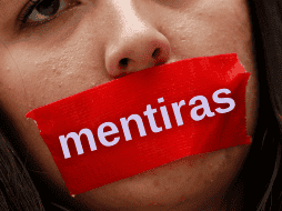 Aunque a veces las mentiras pueden parecer inofensivas, la realidad es que mentir frecuentemente tiene sus consecuencias, debido a que afecta la confianza en las relaciones. AP / ARCHIVO