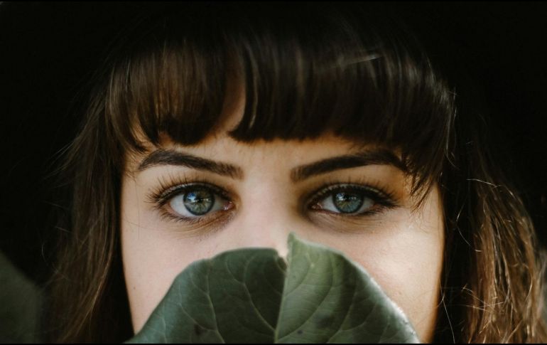 Desde cómo lavar el cabello hasta qué productos usar, mantenerlo en perfectas condiciones puede ser más sencillo de lo que crees. ESPECIAL / Foto de Allef Vinicius en Unsplash