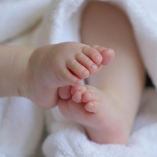 Mujer es acusada de asesinar y abandonar a su recién nacido en 1994 en California