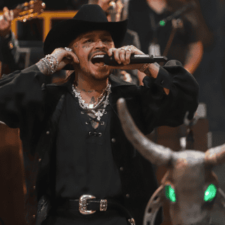 Padre de Nodal responde a cantante que lo acusa de frenar su carrera