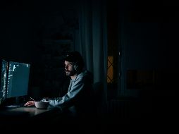 Si decides ser un noctámbulo, hazlo de manera consciente, prestando atención a cómo afecta tu vida diaria y tu bienestar general. UNSPLASH/Jonas Leupe