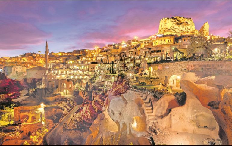 Este destino sorprende por la belleza de sus construcciones, edificadas sobre (y bajo) la roca. CORTESÍA