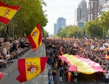 Miles de personas se reunieron bajo el lema ‘Por la unidad, la dignidad, la ley y la libertad. ¡Elecciones generales ya!’. EFE/B. SÁNCHEZ