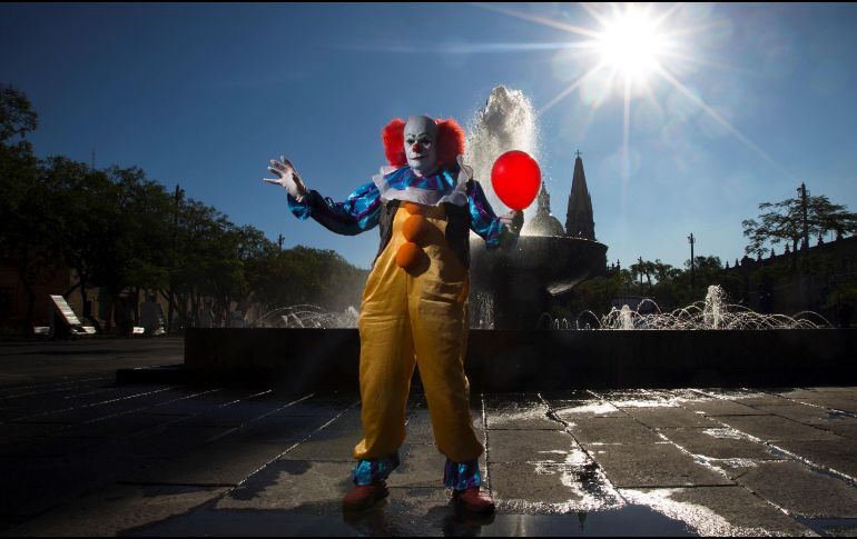 Halloween echa a volar la imaginación de quienes quieren asustar con sus disfraces. EFE/ARCHIVO