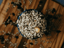 Es importante no consumir ningún alimento en exceso. UNSPLASH / C. MAC