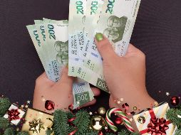 En el caso de que el empleado no haya cumplido un año completo en la empresa al momento de que se pague el aguinaldo, tiene derecho a recibir una parte proporcional de éste. ESPECIAL / CANVA