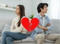 Superar el duelo tras una ruptura es un proceso que requiere tiempo y paciencia. Aceptar y expresar las emociones, buscar apoyo y cuidar de uno mismo son pasos cruciales en este camino.  CANVA