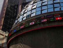 En la jornada, el peso se apreció un 0.14 % frente al dólar, al cotizar a 19.95 unidades por billete verde, luego de cotizar 19.98, según datos del Banco de México. NTX / ARCHIVO