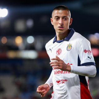 'Piojo' Alvarado se lesiona al inicio del partido frente a Necaxa