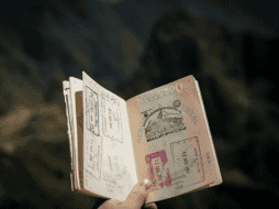 Para los casos de renovación sin entrevista, el solicitante debe completar el formulario DS-160 y acudir al Centro de Atención al Solicitante (CAS). Unsplash