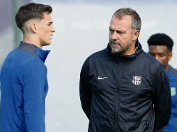 Hansi Flick dirigió al Bayern y ahora al frente del Barcelona buscará darle una alegría a los catalanes frente a los bávaros. EFE