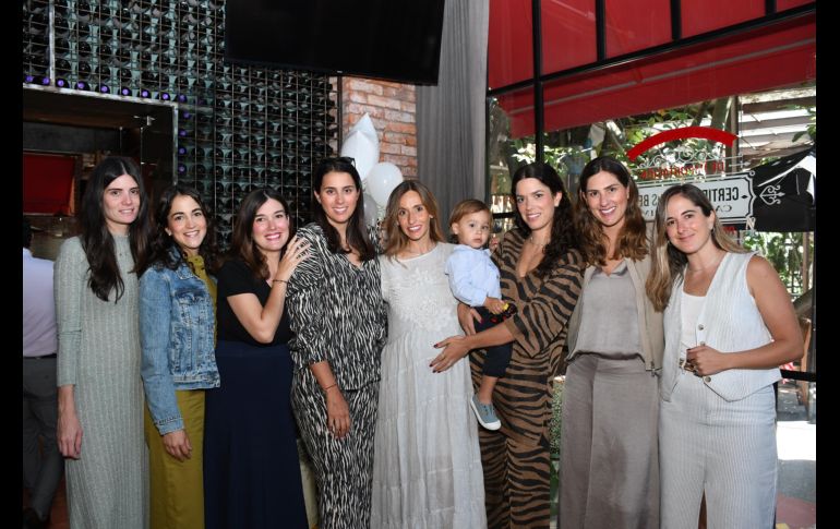 ; Ximena González, Regina Martín del Campo, Barbara padilla, Laly Martínez, Fer Travé, Nicolás Cárdenas, Majo Obregón, Paula Martínez y Renata González. GENTE BIEN JALISCO/ M. Rached