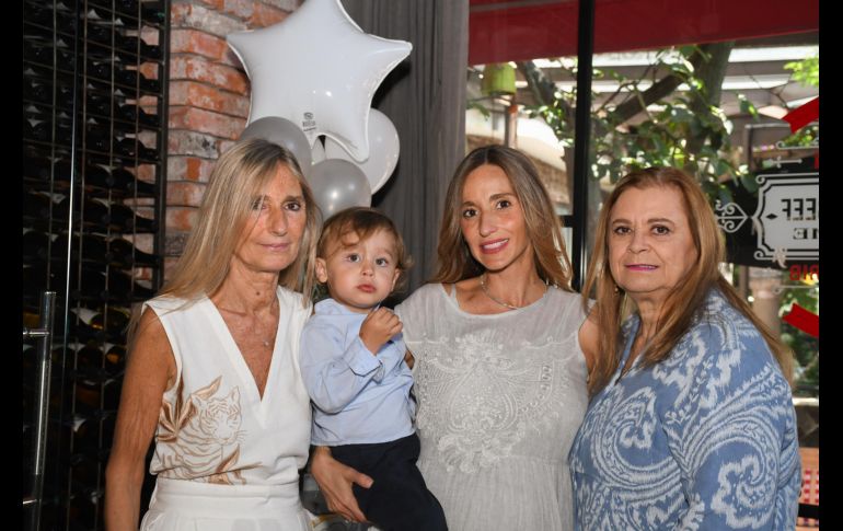 Totoi Yver, Nicolás Cárdenas, Fer Travé y Pilar Cavada. GENTE BIEN JALISCO/ M. Rached