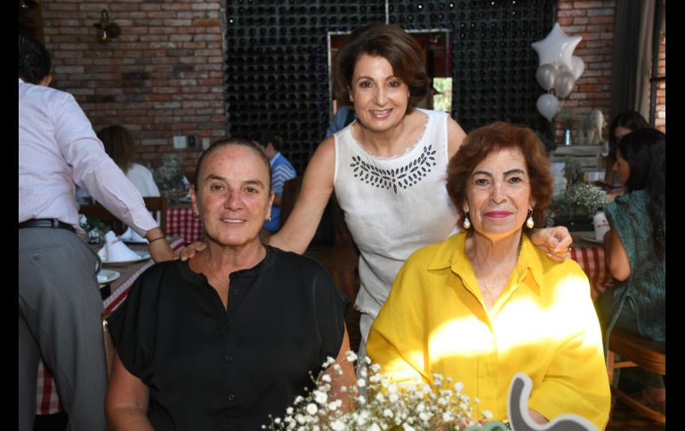 Pato Flores, Isabel Ferrer y Carmen Chu García. GENTE BIEN JALISCO/ M. Rached