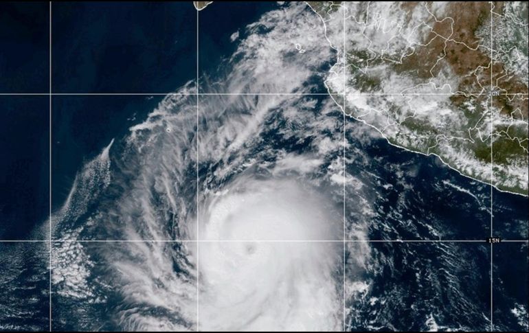 A pesar de que no hay riesgo para México, se aconseja a la población que tome precauciones y esté atenta a posibles cambios en su trayectoria, así como a seguir las indicaciones de las autoridades locales. AP / NOAA