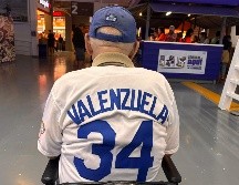 Los aficionados de los Charros de Jalisco manifestaron su sentir ante la pérdida de Fernando Valenzuela. El INFORMADOR/ A. García.