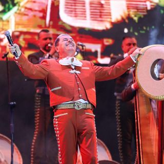 Valente Pastor celebra 50 años de trayectoria  en las Fiestas de Octubre